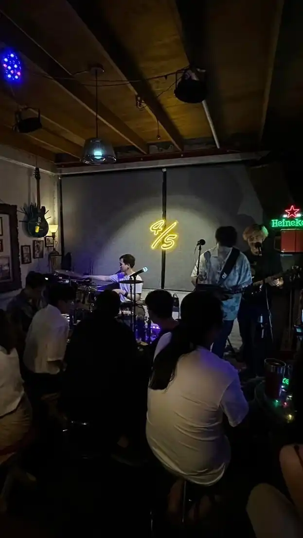 4/5 Home Bar & Music Community