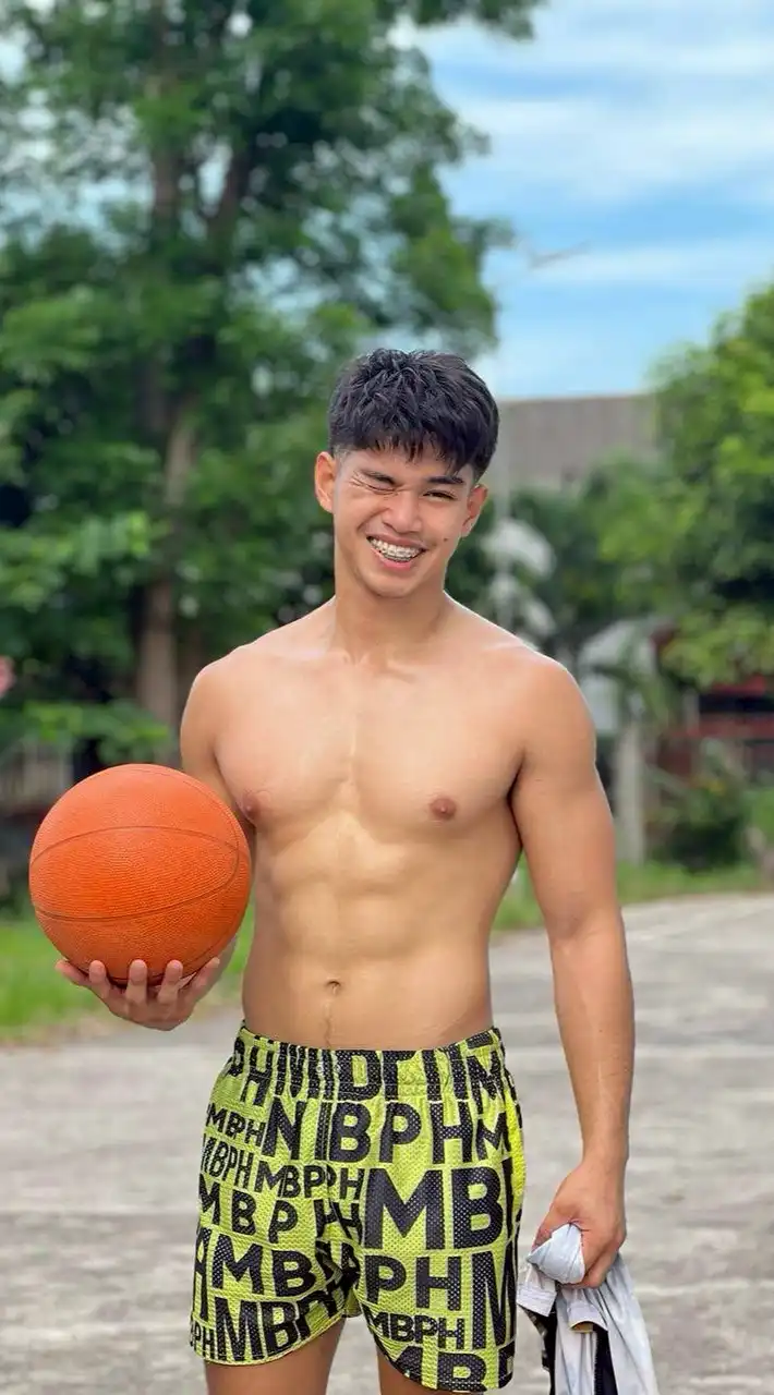 หนุ่มหล่อ  วัยไส
