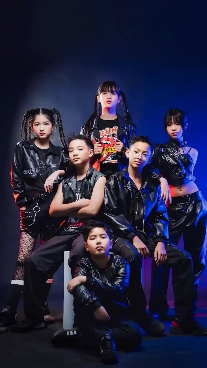 ด้อม SIX TEEN
