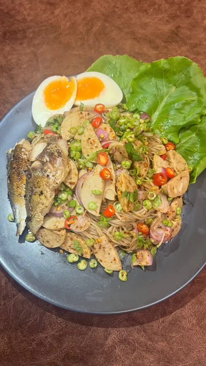 ยำขนมจีนแซ่บเว่อร์