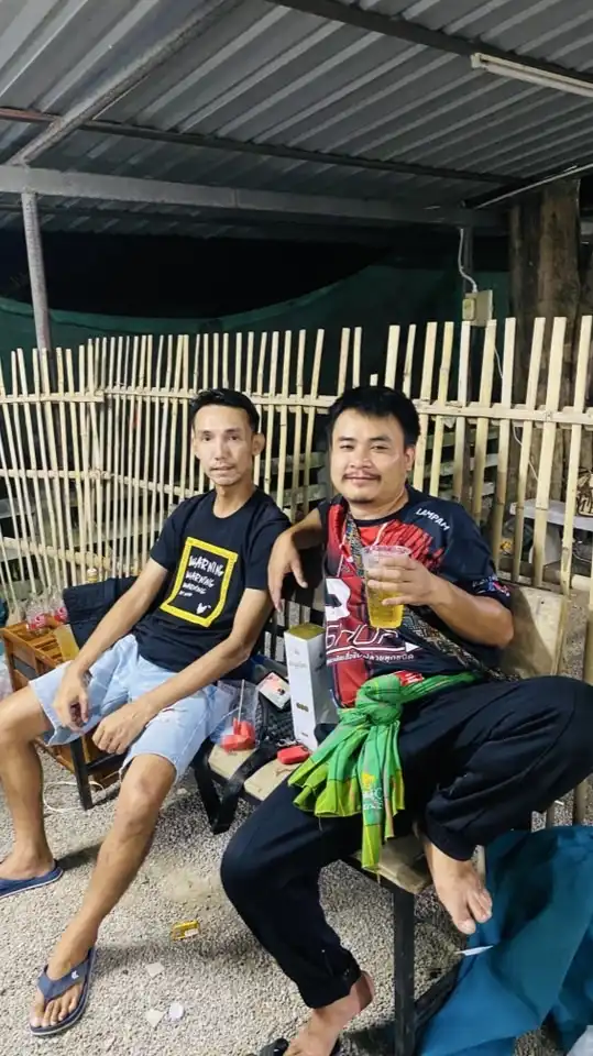 ซุ้ม ปากแดง พิษณุโลก
