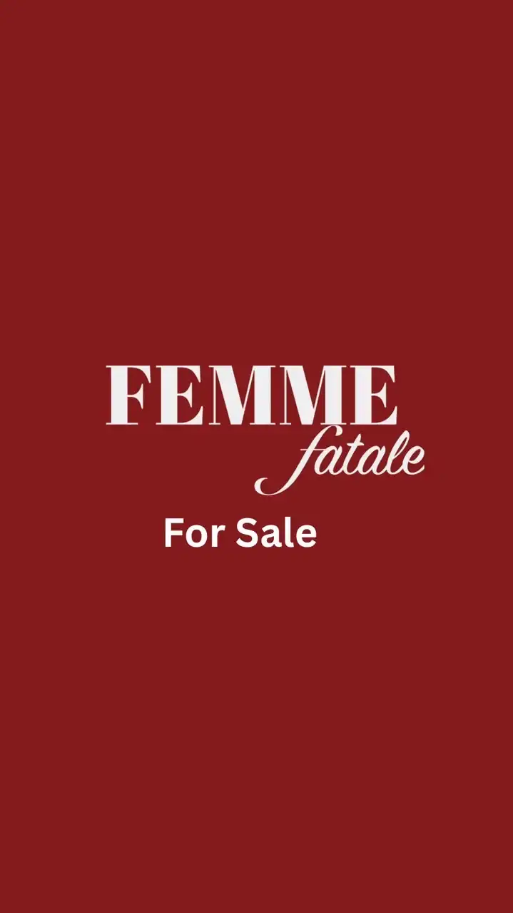 เสื้อผ้ามือสองจากร้าน Femme Fatale Dress Rent