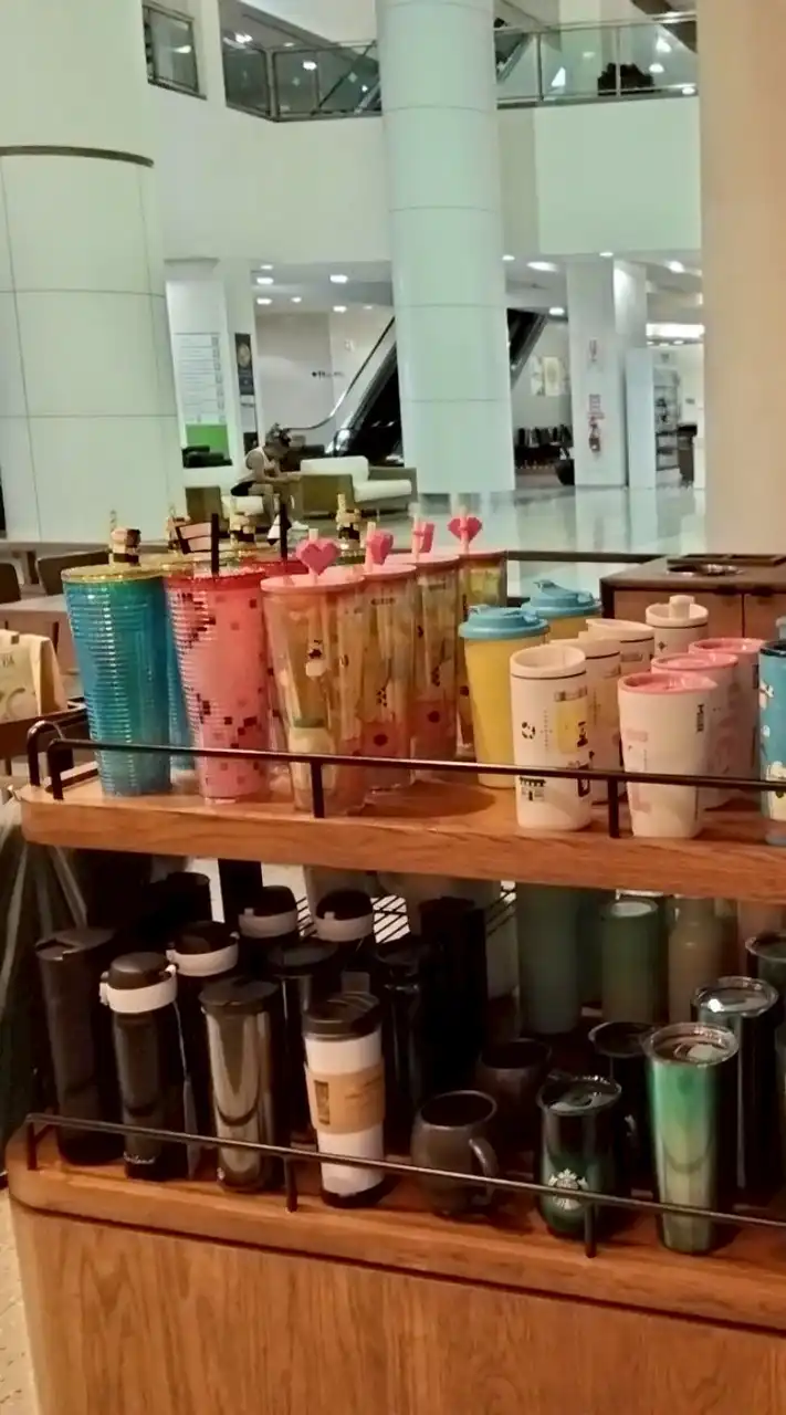 Starbucks Srisawan hospital