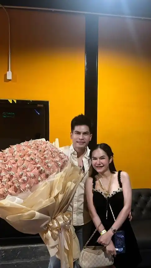ทานตะวันไม่เต็มดอก🌻