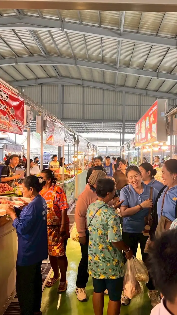 ตลาดสดบ้านทนายวิเชษฐ์ โพธาราม