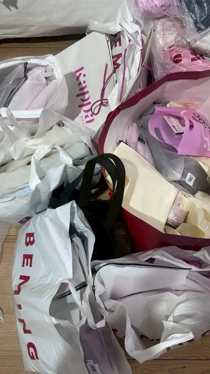 รับหิ้วของ ลงเสื้อผ้า