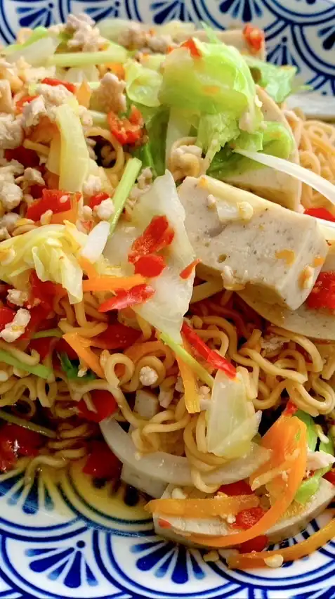 ยำรอบมอ. (ยำวุ้นเส้น/ยำมาม่า/ข้าวยำไก่ย่าง)