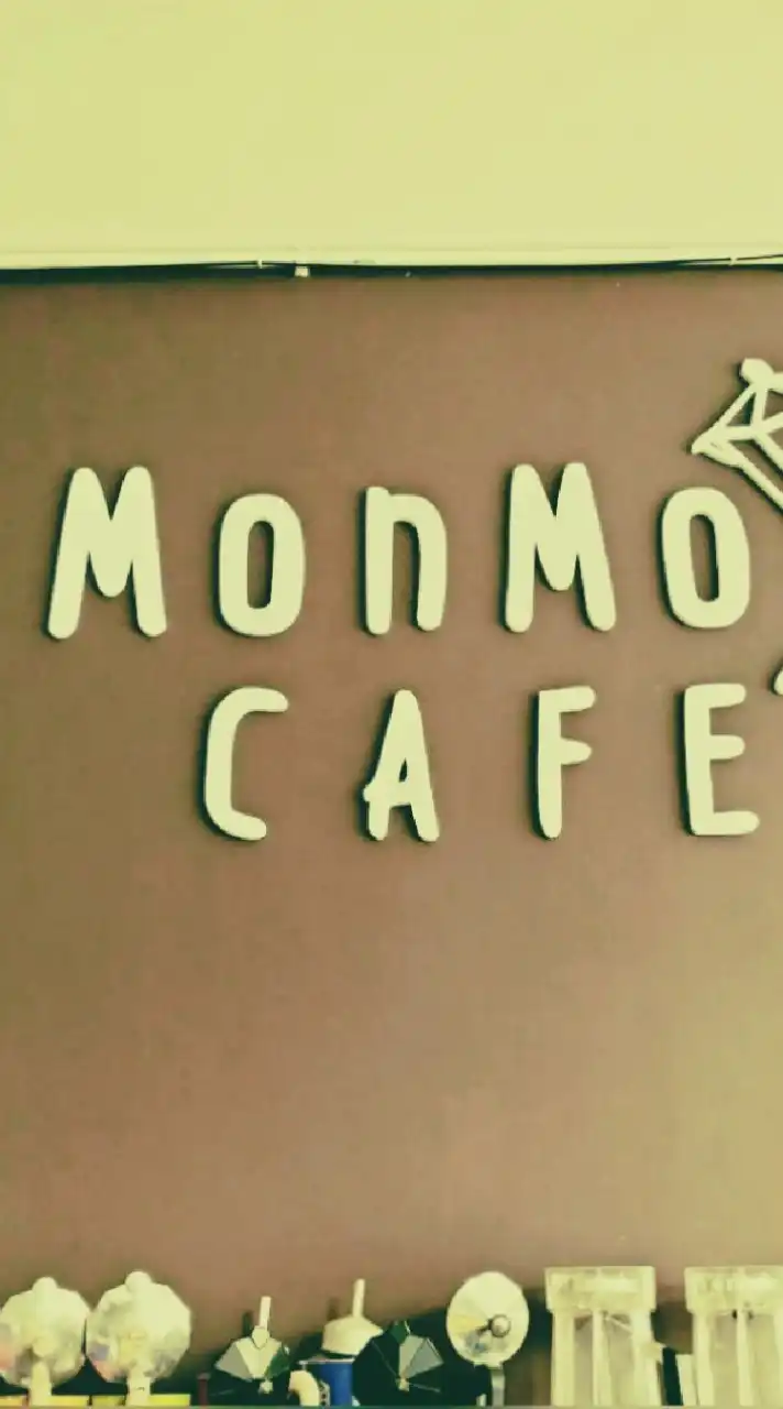 MonMo Cafe