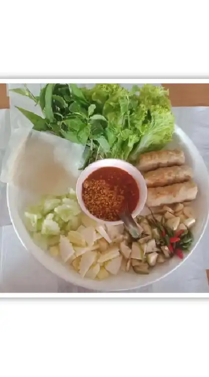 นิวตุ๊ก (แหนมเนือง) & เอแคลร์ (หอมนุ่ม)
