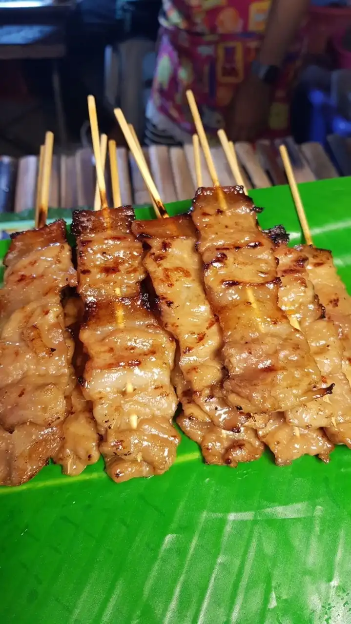 เนื้อย่าง หมูย่าง ไส้ย่าง น้ำจิ้มแจ่ว