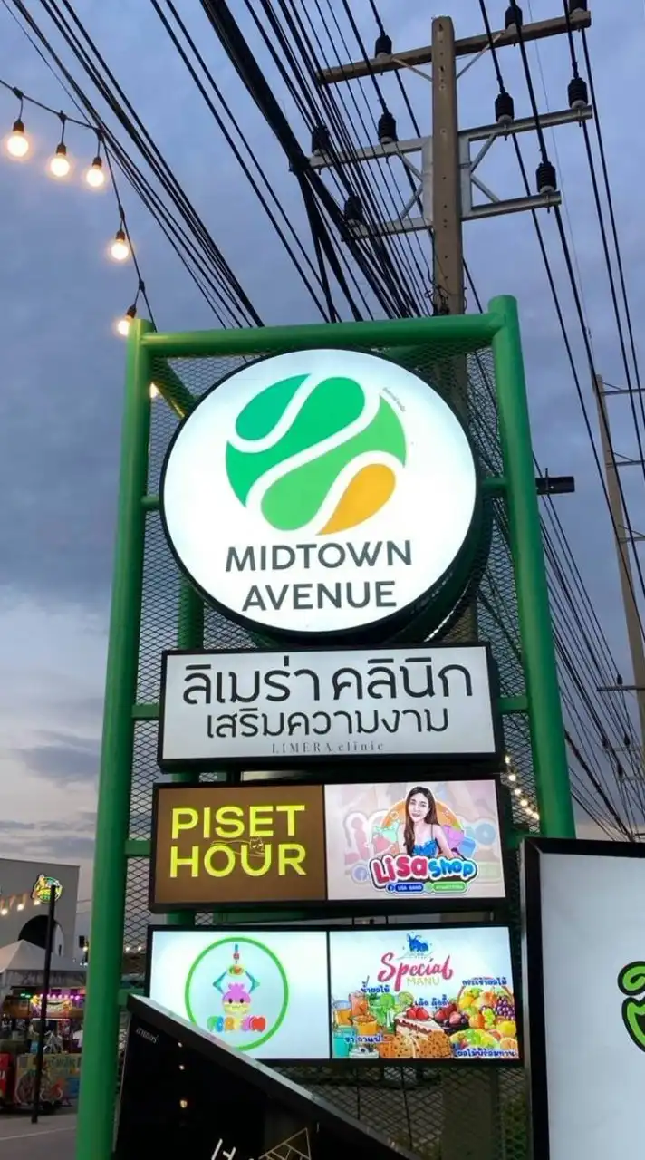 พ่อค้า เเม่ค้า ตลาดนัดมิดทาวน์ คลอง 5