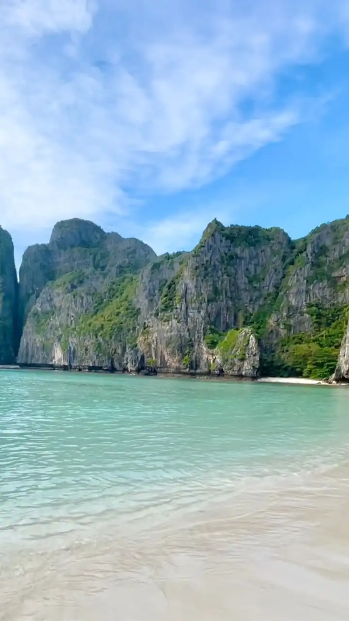 รับจองตั๋วเครื่องบิน ที่พัก โปรแกรมทัวร์ต่างๆ🌅🌊⛰️
