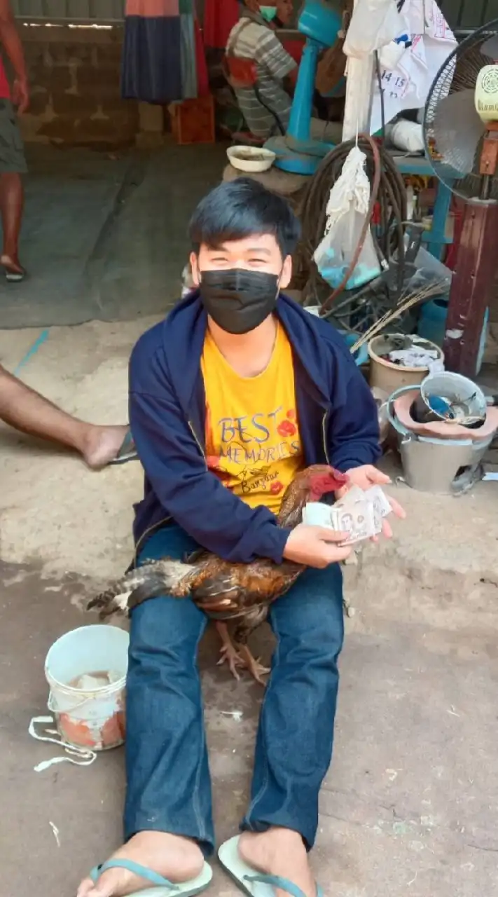 ซุ้ม อาตี๋(ช.ชาญชัยฟาร์ม )