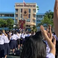 ประชาธิปไตยใต้ต้นจามจุรี