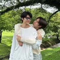 ชาวแอเรียนอนดึก คุยเล่น
