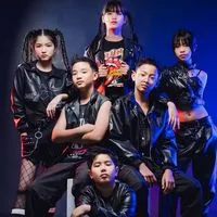 ด้อม SIX TEEN