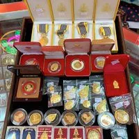 พระทองคำ เหรียญทองคำ by ห้างทองหย่งฮะเส็ง