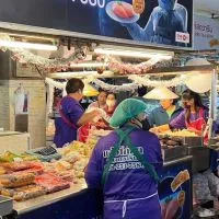 แอ๋วไก่สด ตลาดวารินอุบล