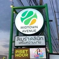 พ่อค้า เเม่ค้า ตลาดนัดมิดทาวน์ คลอง 5