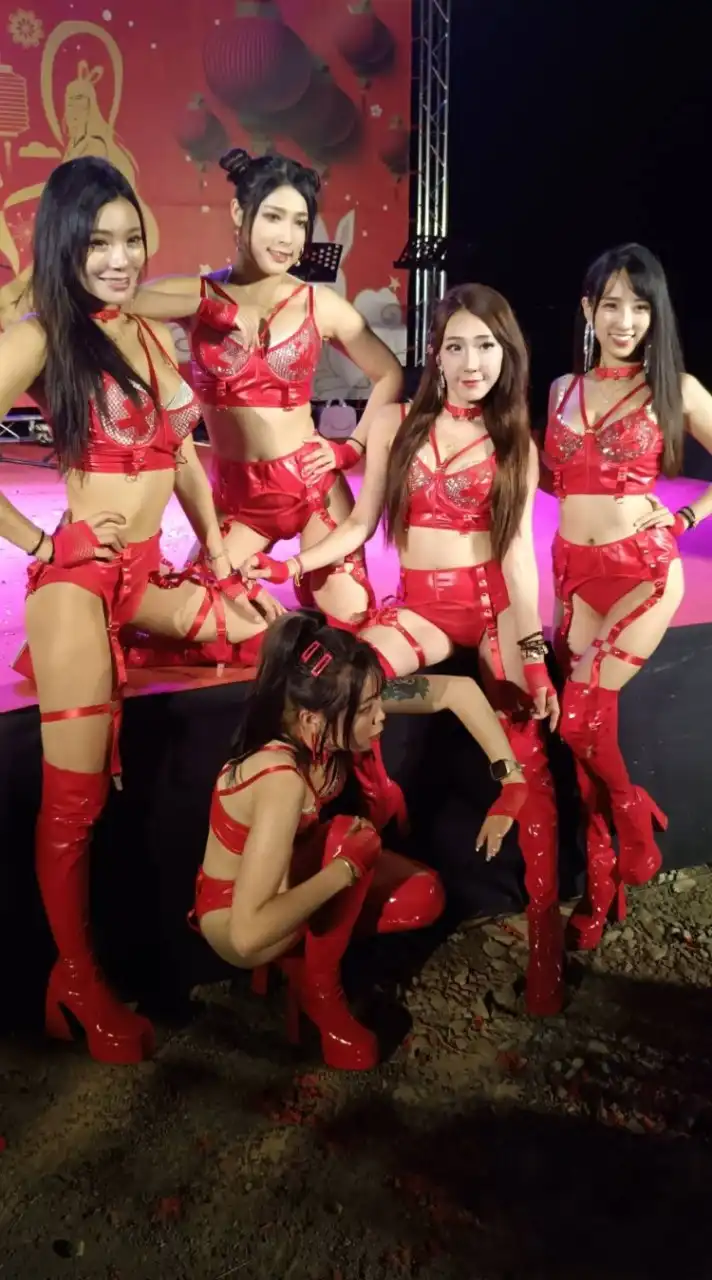 鐵牛廟會舞姬康樂團