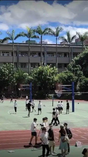 台北市立成功高中校友與學生群