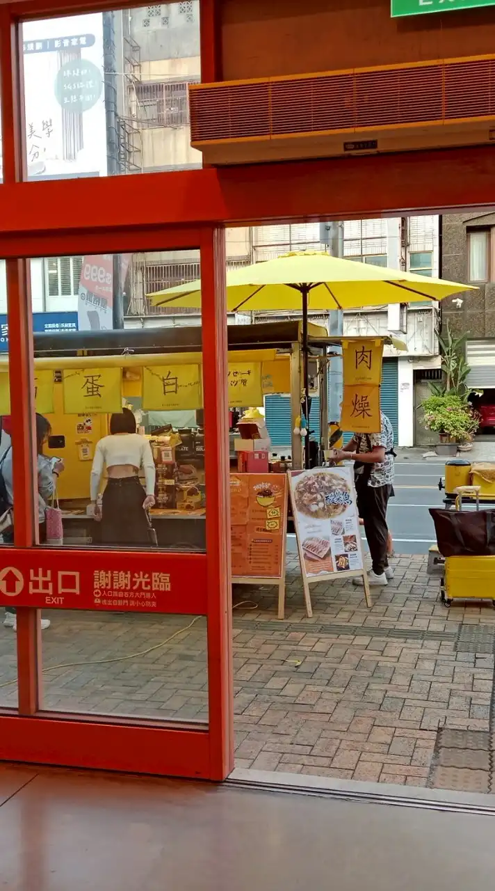 特力肚吃美食餐車群