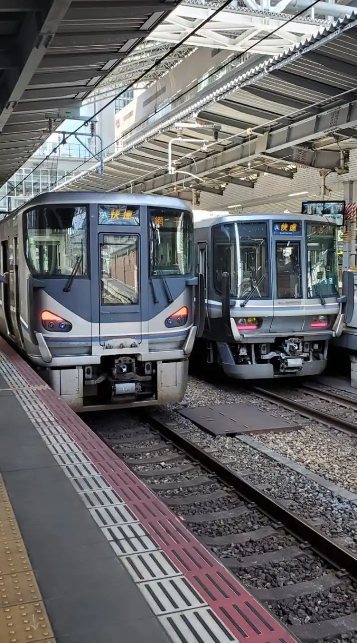 電車好きな人集まれー