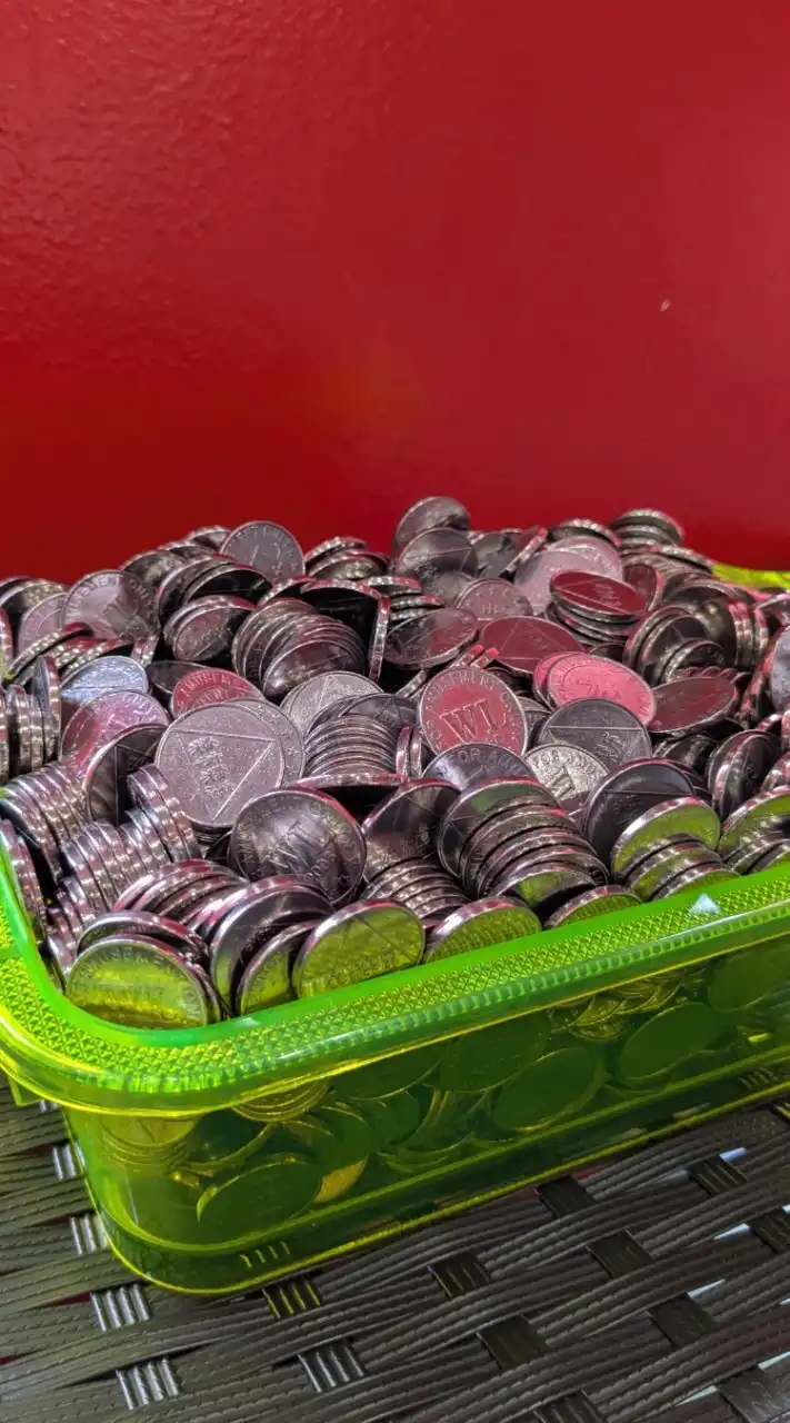 メダルゲーム一緒にプレーや当選報告などの集まり!