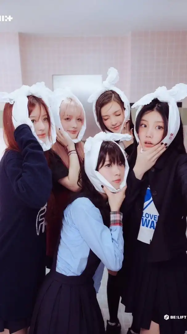 ⋆. 𐙚 ˚ 𝐆𝐋𝐋𝐈𝐓𝐑𝐨𝐨𝐦 ⋆．𐙚 ˚