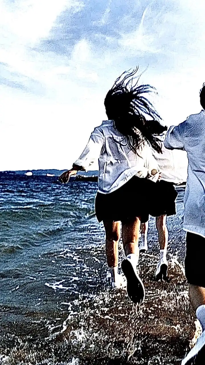 焦げた空と溶けるアイスと君の横顔が少しずつ消えていく夏の終わり