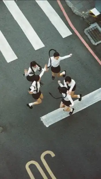 ୨୧ —— ILLIT 手元動画組—— ୨୧