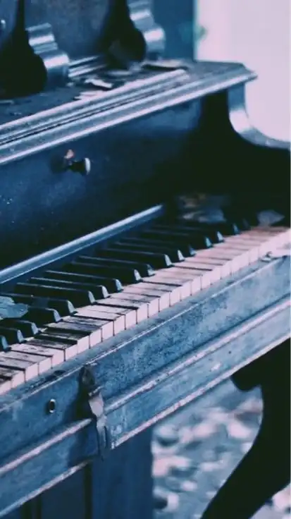 ひたすら無言でピアノ演奏が送られてるくだけのオプ