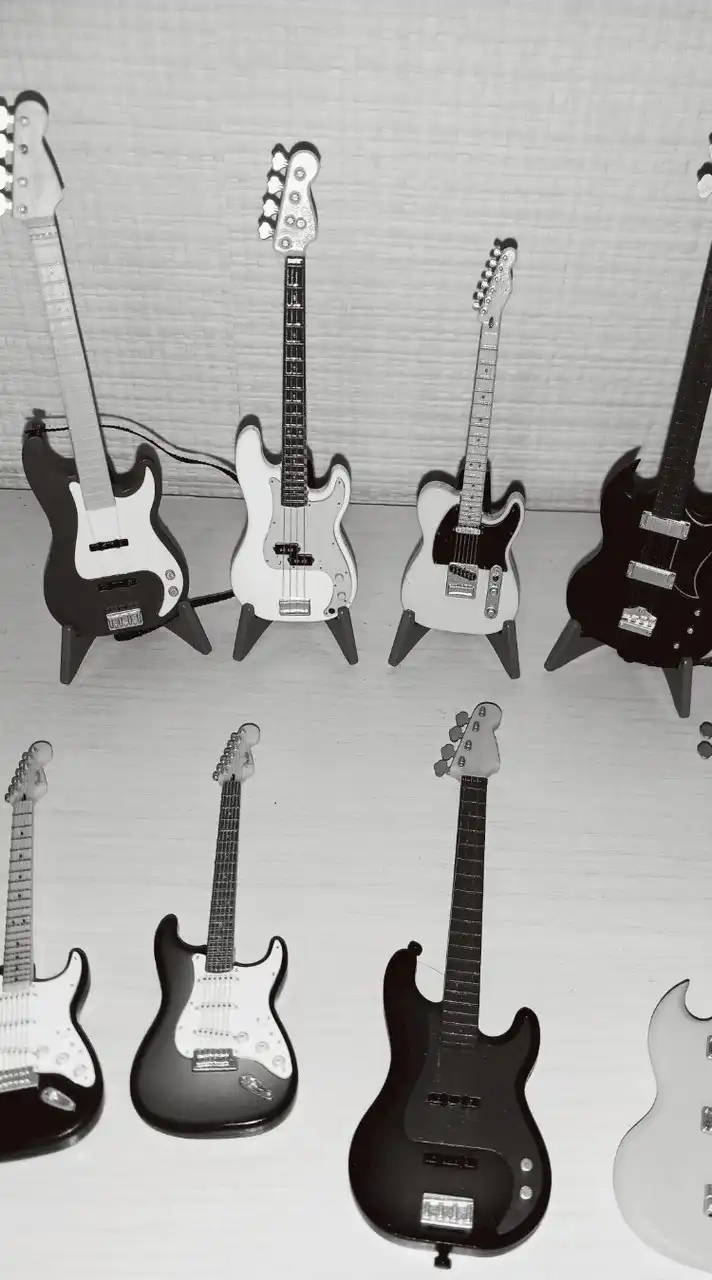 中学生限定‼　ギター､ベース､ドラムやってる人集まれ！