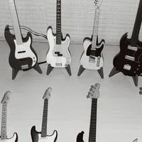 中学生限定‼　ギター､ベース､ドラムやってる人集まれ！