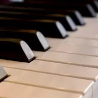 中高年からはじめるピアノルーム